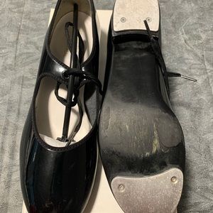 Size 7.5 tap shoes
